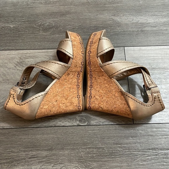 Sugar Shoes - Sugar, bronze/gold wedges, size 8M, perfect‎ condition
